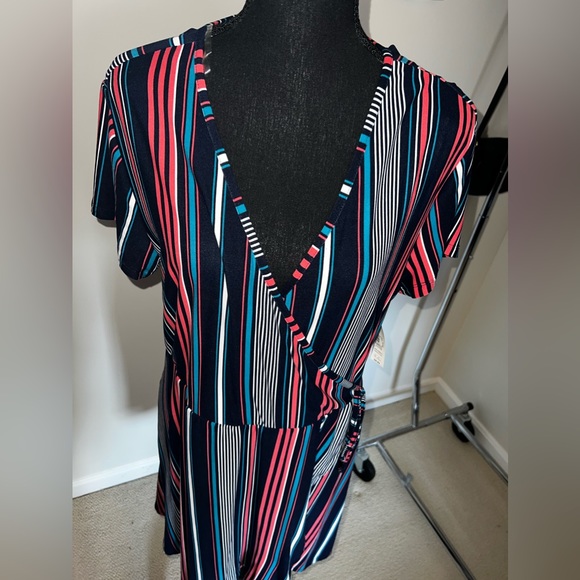 💕 *NWT* No Boundaries Striped Short Sleeve Wrap Dress Size XXXL - Picture 2 of 5
